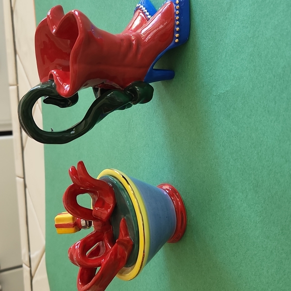 NWOT  shoe/christmas themed creamer/sugar bowl (4 pc) - Picture 3 of 8